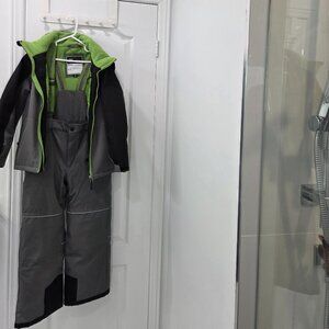 Oshkosh snowsuit (jacket and pants) size 8